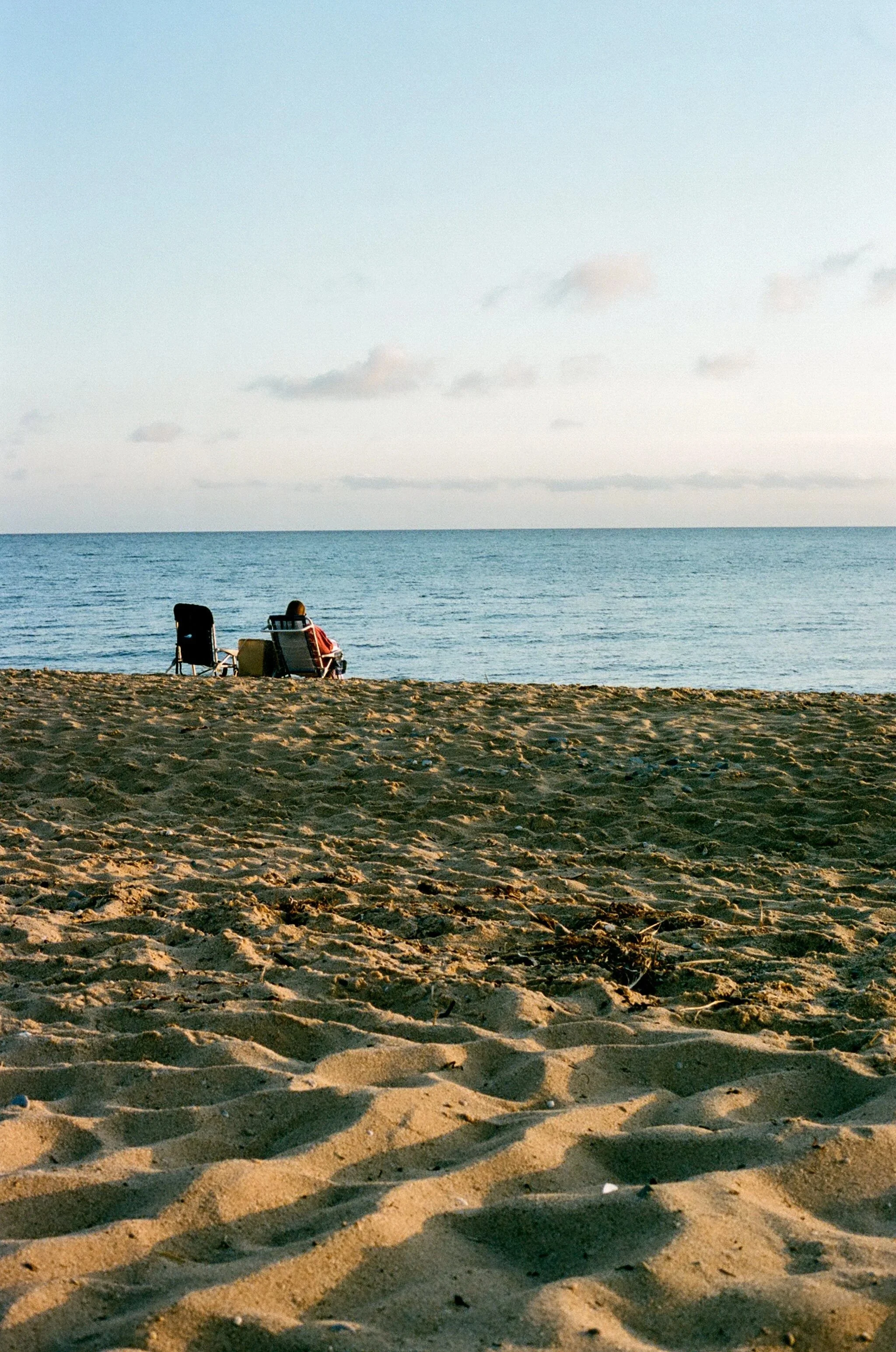 imgi_22_woman_beach_chairs_ocean.jpg