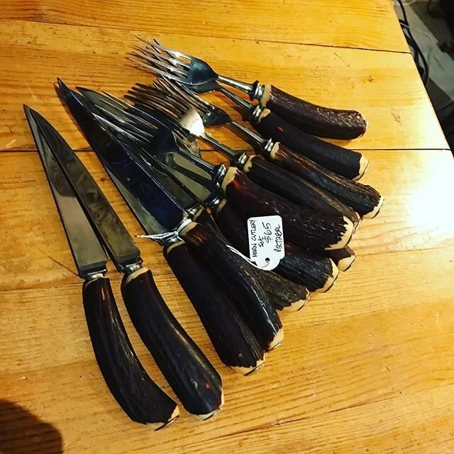 For the rustic table - real horn handle knives and forks (12 pieces) $65 #lovethese