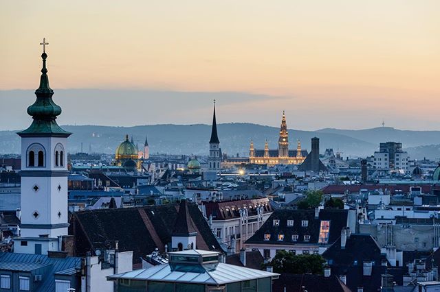 Vienna, the City of Music. Wolfgang Amadeus Mozart, Ludwig van Beethoven, Joseph Haydn and Franz Schubert, all called Vienna home.
📷 @jacekdylag &bull;
&bull;
&bull;
#Vienna #Austria #Europe #Sunset #Mountains #ExploreEurope #StudyAbroad #Adventure 