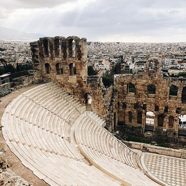 Greece is home to more archaeological museums than any other country in the world. From the Acropolis to Delphi, a perfect mix of history and beauty. 📷 @asredaspossible &bull;
&bull;
&bull;
#Greece #Acropolis #Athens #Greek #Europe #Explore #History