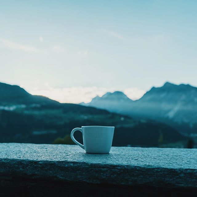 Let&rsquo;s have a good weekend of exploring. ☕️ 🏔 📷 @ojnibl &bull;
&bull;
&bull;
#Coffee #Mountains #Italy #Europe #Explore #MorningLight #VadoExplore