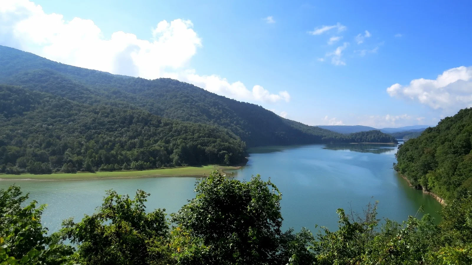 Exploring Lake Moomaw — Snows Out West