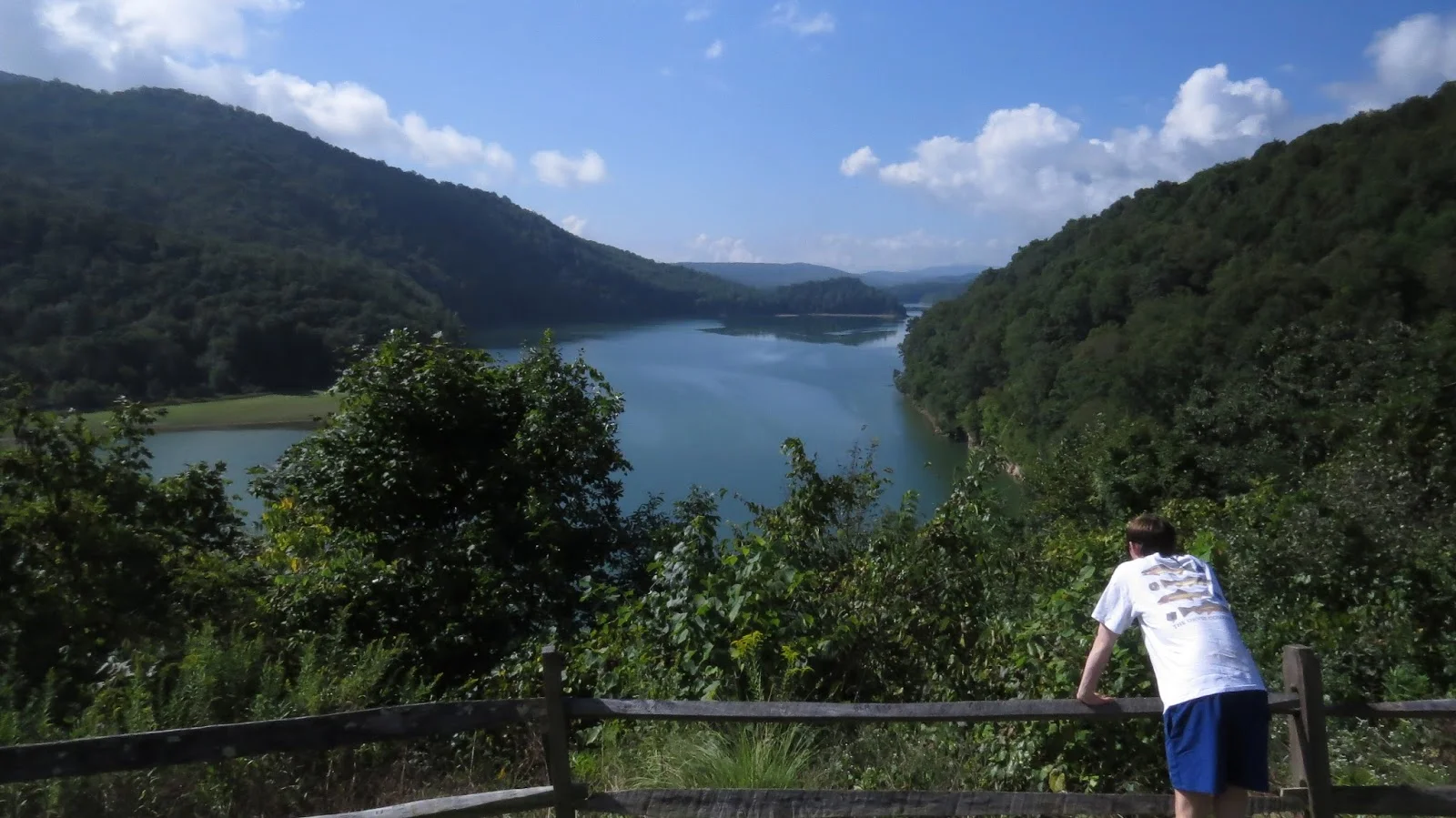 Exploring Lake Moomaw — Snows Out West