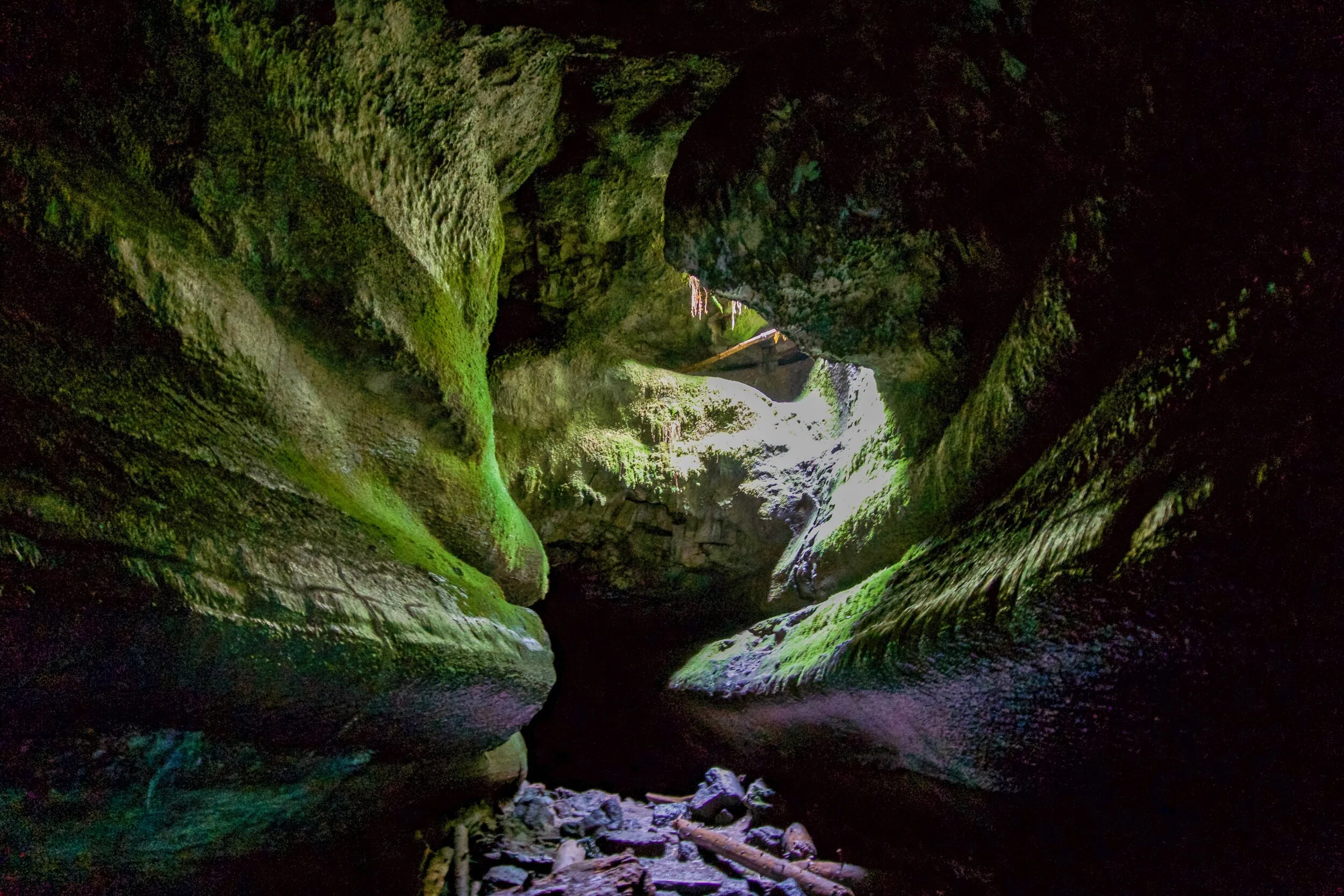 Exploring Ape Cave, Washington — Snows Out West