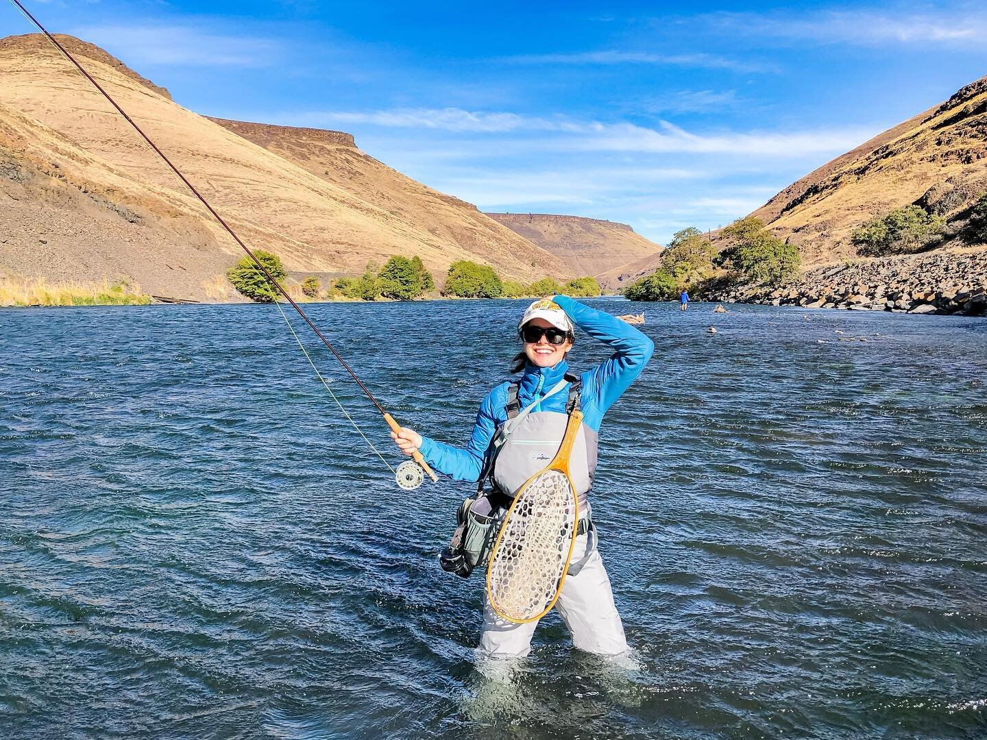 When the wind is so strong it almost takes your hat off- all you can do is laugh and cast between the gusts 😂

#snowsoutwest #flyfishing #troutbum #onthefly #exploreoregon #highdesert #forceofnature #deschutesriver