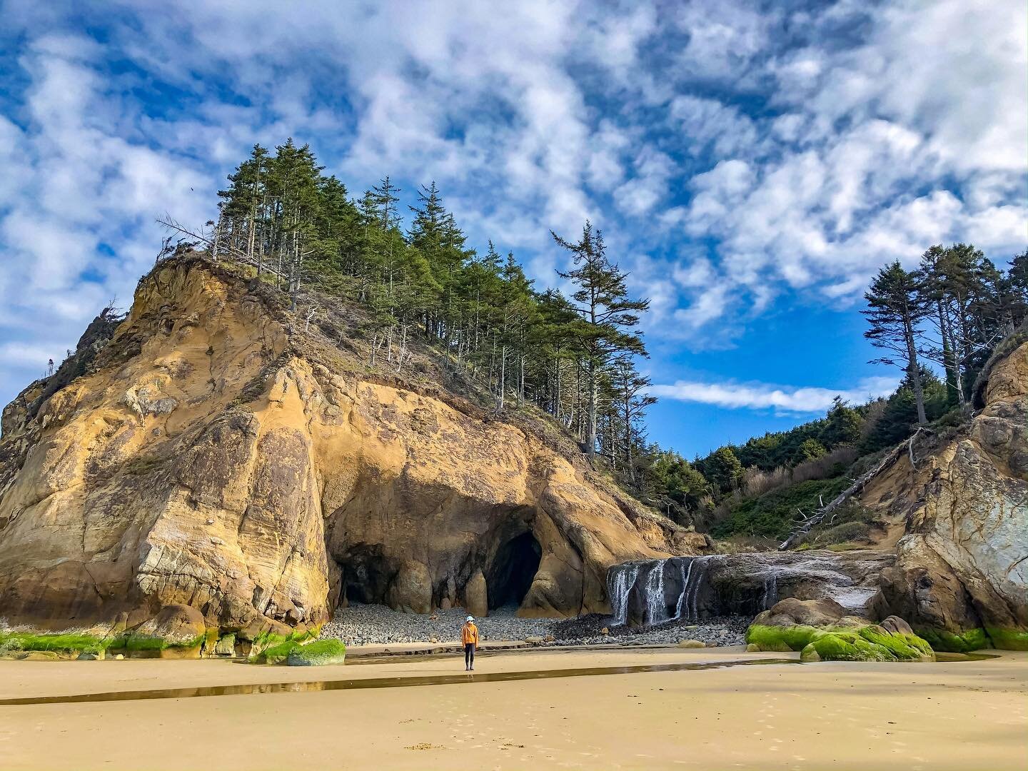 You know what&rsquo;s a great destination no matter what time of year? The Oregon coast. I don&rsquo;t know what it is about being near the ocean but it instantly grounds and calms me. This is one of my favorite spots on the coast near Portland, Hug 