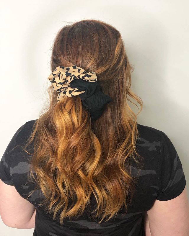 I never used to be a fan of leopard print 🐆 but now I&rsquo;m starting to like it..
Just small hints of it though, like in a scrunchie😉

Any long time leopard print fans out there?? 🐆🐆🐆