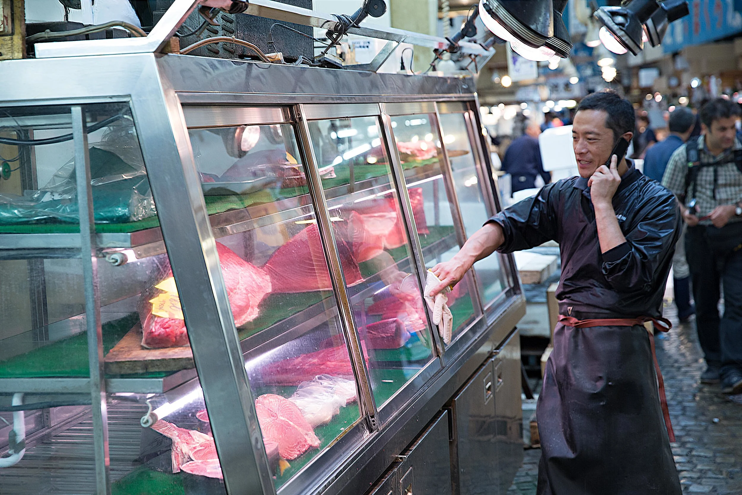 tsukiji_tuna_vendor.jpg
