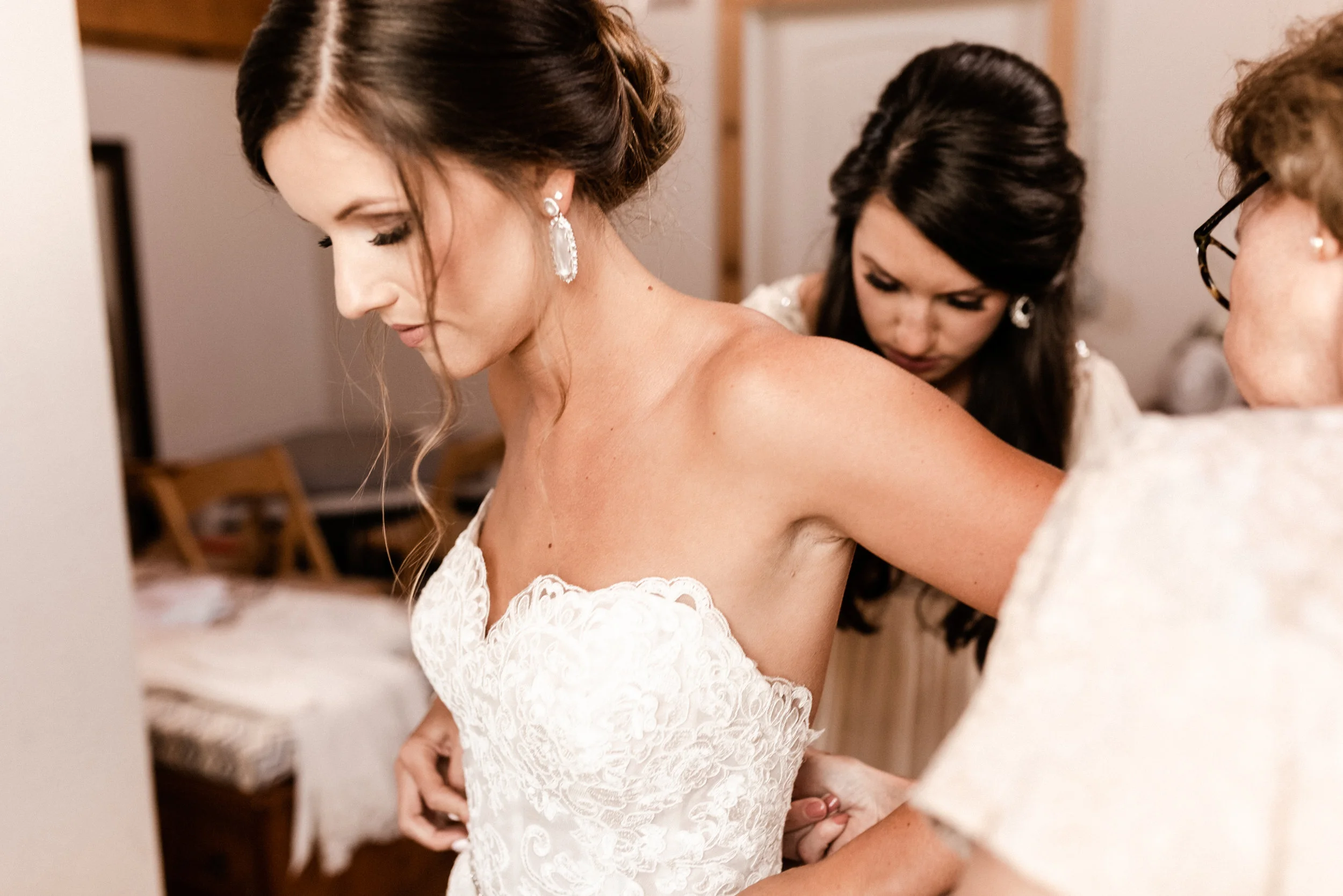 Mantle Wedding KHP79980.jpg