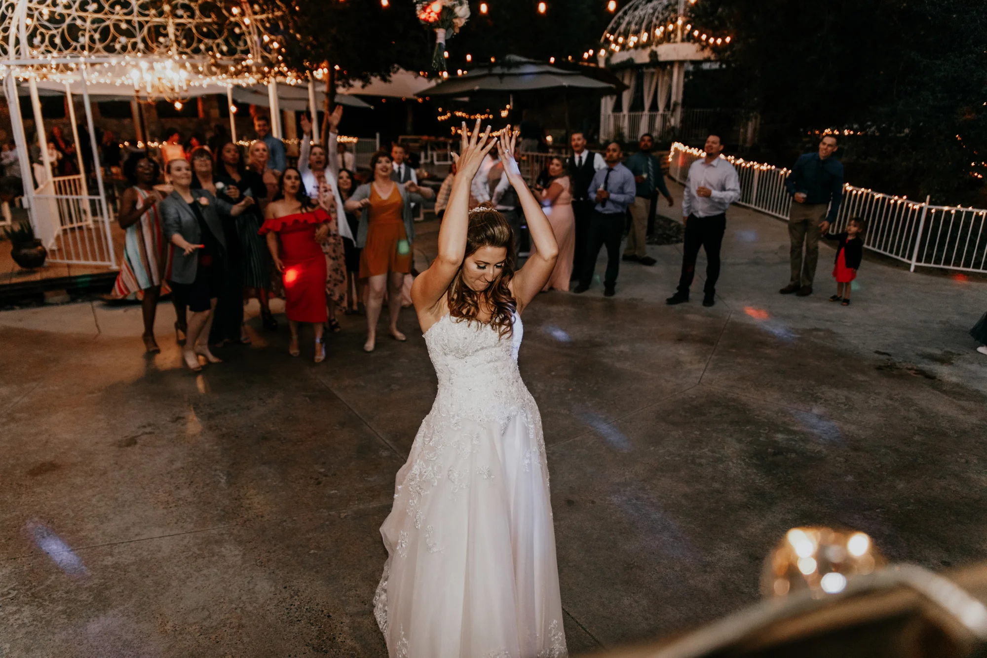 bouquet toss photos - Astray photo