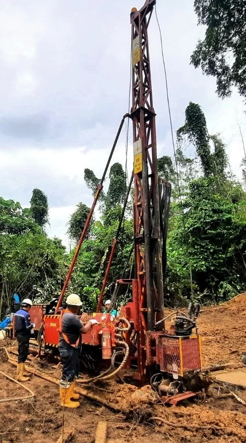 Photo of PT Danmar Explorindo drill rig Dexdrill 700.