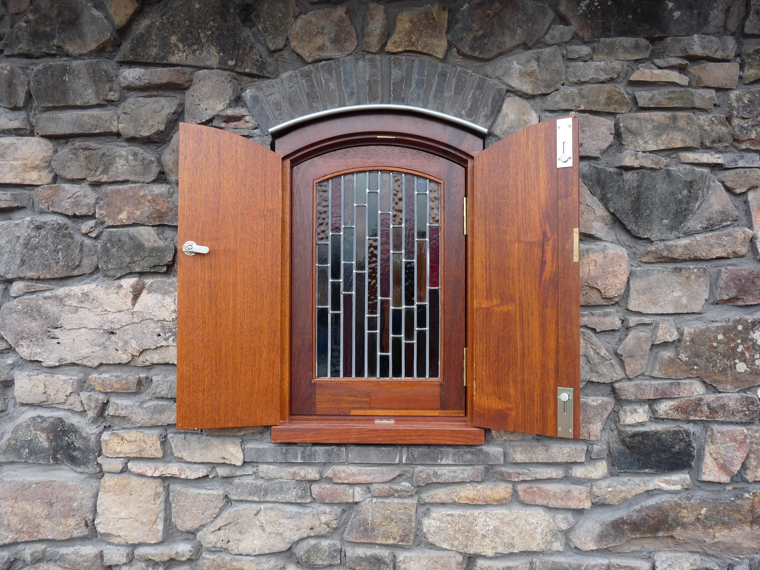 The last window now in place....JPG