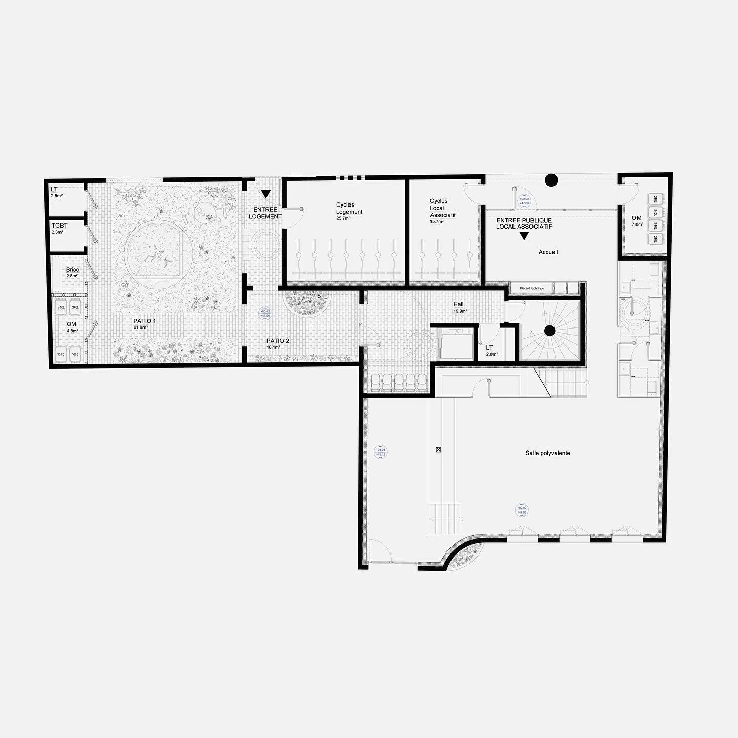 5 logements et 1 local associatif 

Concours @paris_habitat 

Impasse Tourneux, Paris 12e. 

.

Deux pentes et niveaux altim&eacute;triques diff&eacute;rents ; une cr&egrave;che ann&eacute;es 90 aux formes d&eacute;coup&eacute;es ; des vis-&agrave;-v