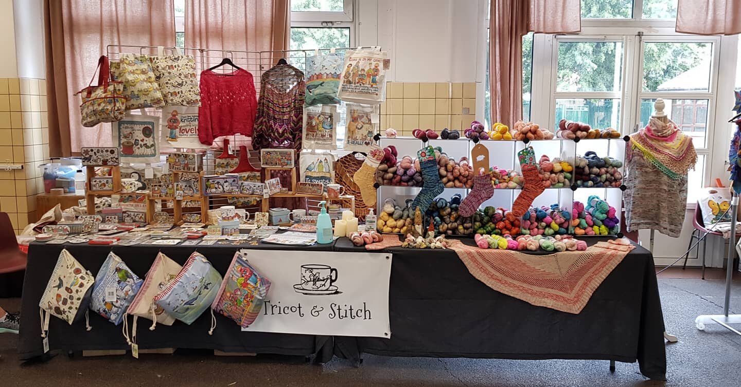 🎉🎉 F&ecirc;te de la Laine 🎉🎉

Yesterday was awesome! So awesome I just completely forgot to post pictures of the Tricot &amp; Stitch booth... So here it is 😁💕 now off to eat a bit a bit of breakfast before heading back for day 2!

C'&eacute;tai