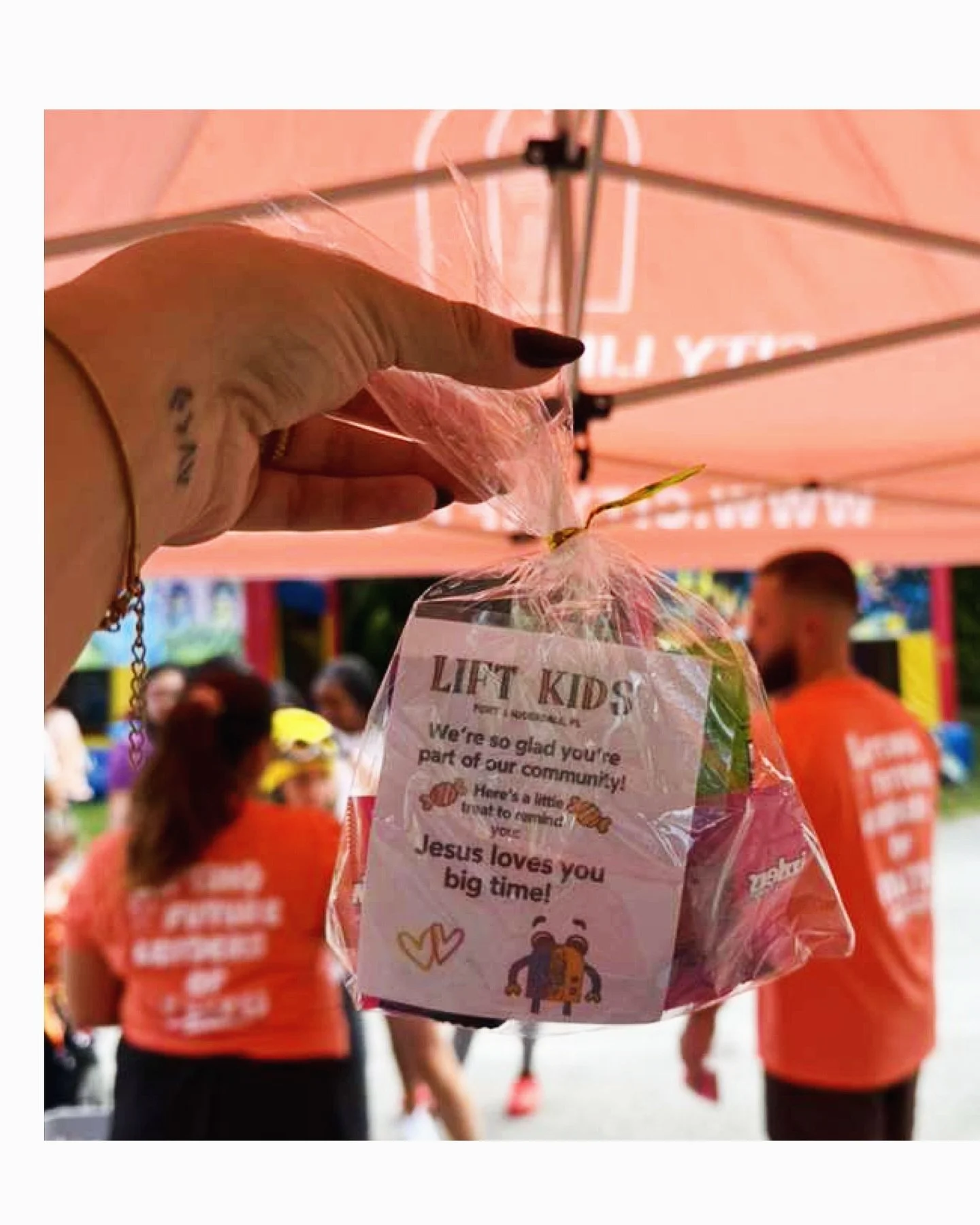 We had such a sweet time connecting with families at Lauder-Boo! 🍬 Our Lift Kids ministry showed up with treats and hearts full of Jesus — sharing smiles, love, and joy with our community!