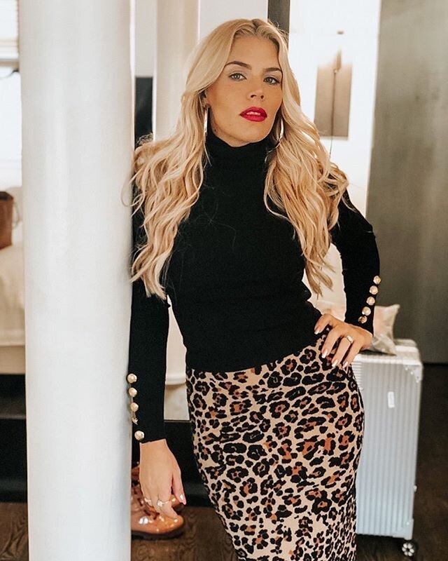 @busyphilipps x @sarahpotempa 🖤

#hairbysarahpotempa #busyphilipps #hairgoals #igotbeachwaved #happybirthdaybusy