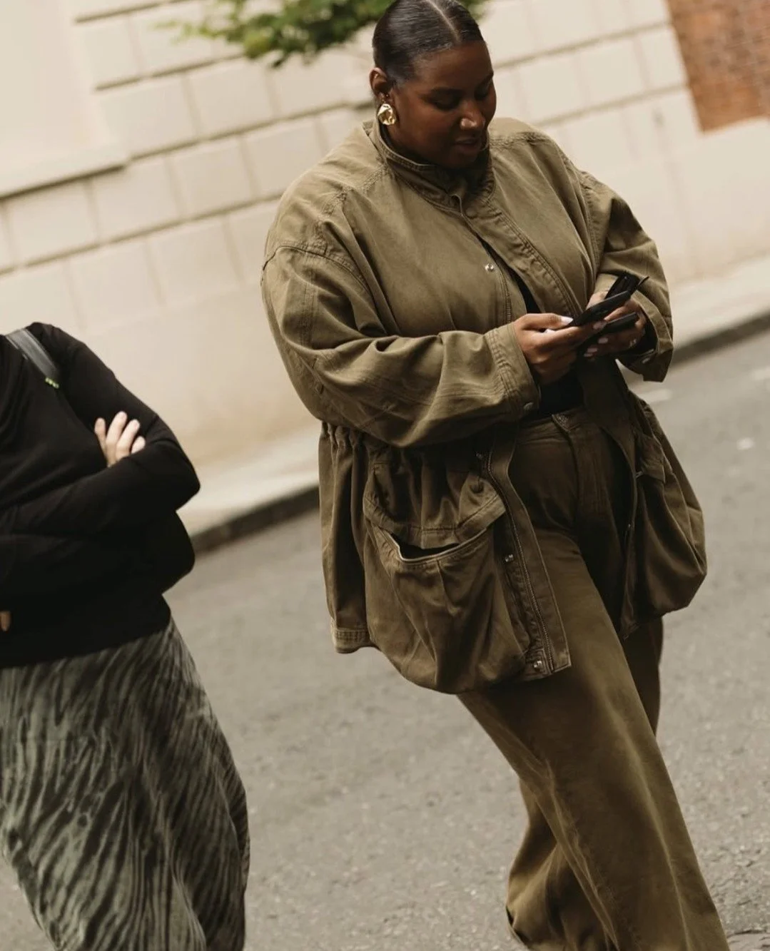 @davinawedderburn repping the @wear.dala Dark Olive
