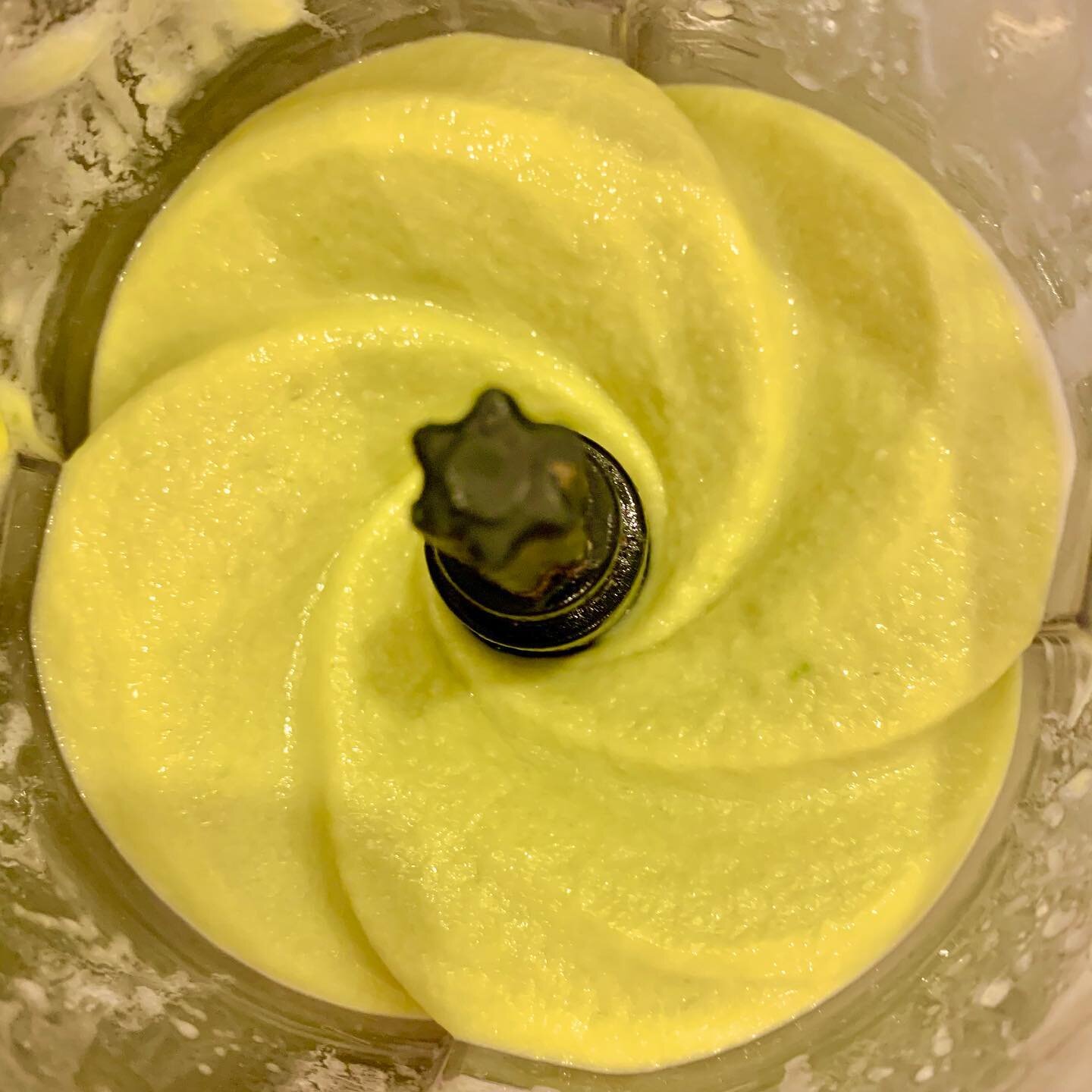 Mango 🥭 Avocado 🥑 Ice Cream 🍨 
1/2 frozen avocado 
1 c frozen Mango chunks
Tsp all natural vanilla extract 
2 Tsp agave
3/4 c almond milk
#healthylifestyle #healthyliving #healthyfood #dessert #goodfashionbehavior
