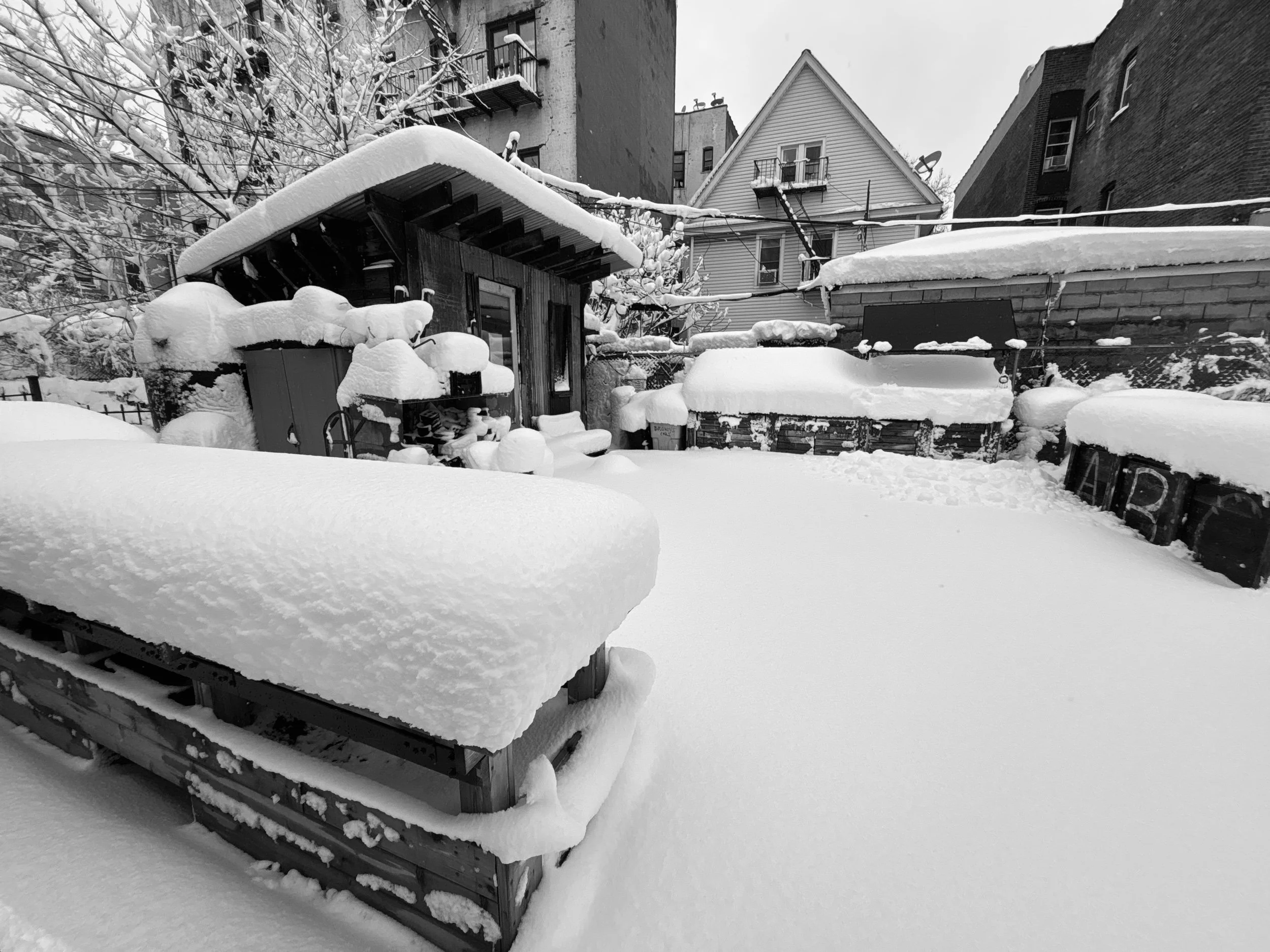 Frozen Bins and Circular (Economy) Dreams