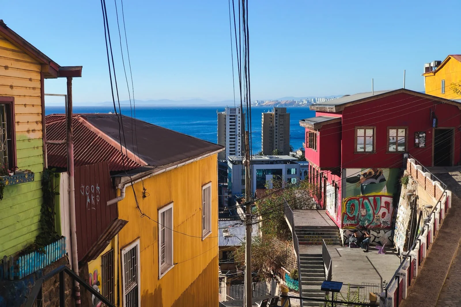 Panoramic view of Cerro Bellavista and Museo a Cielo Abierto in Valparaíso.