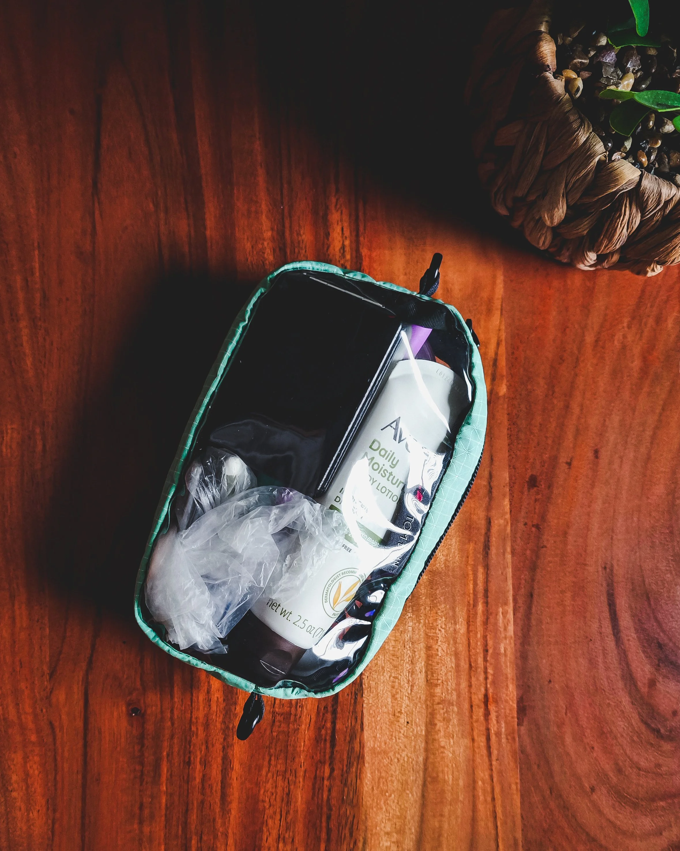  Packed toiletry bag (Tom Bihn Clear 3D Organizer Cube) 