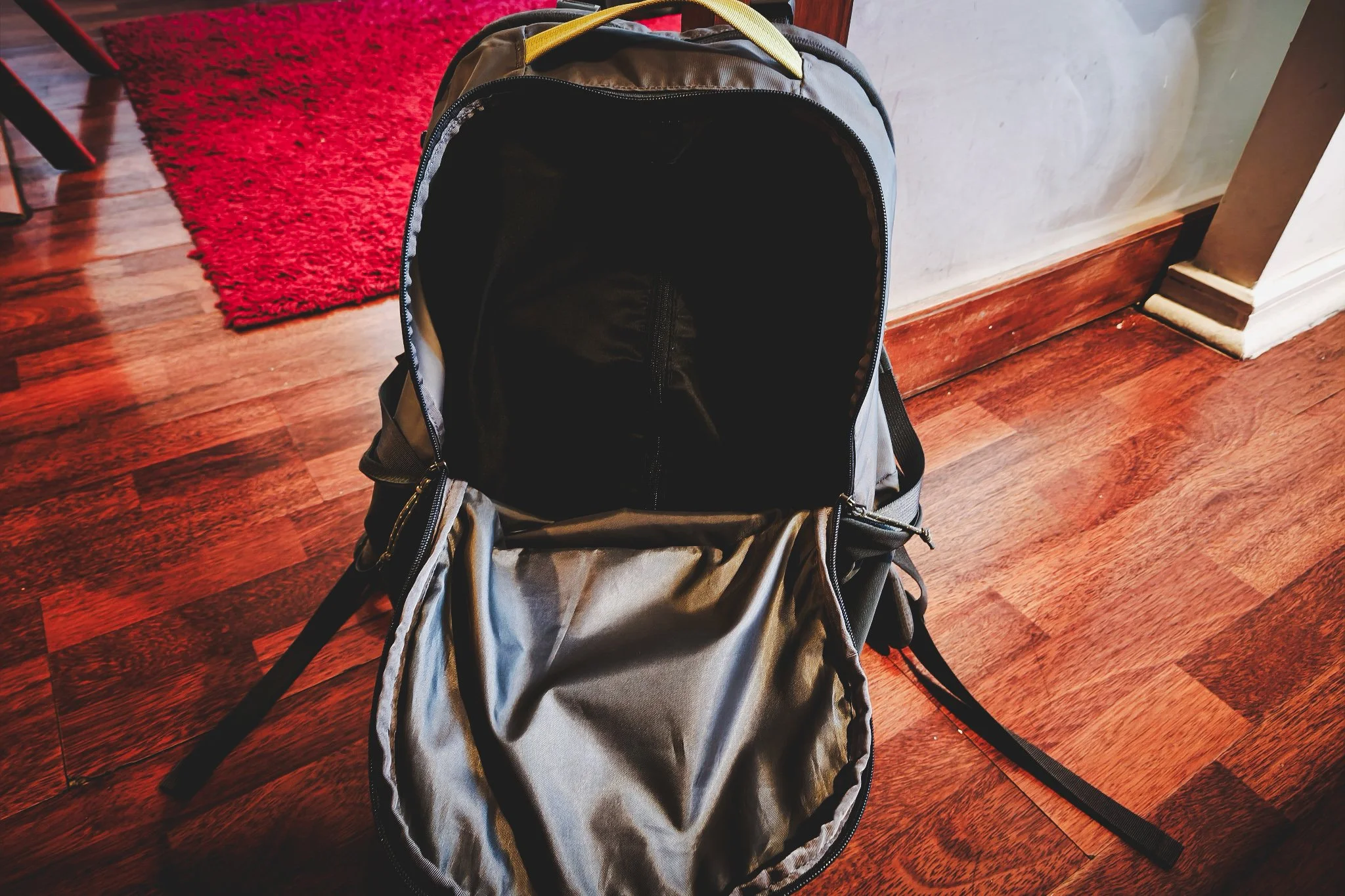 Laundry bag flat against back