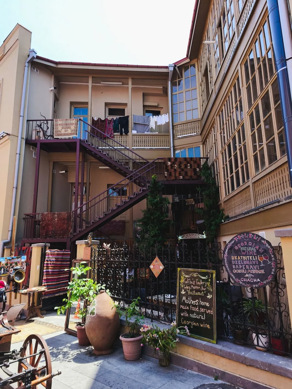 Courtyard turned into cafe
