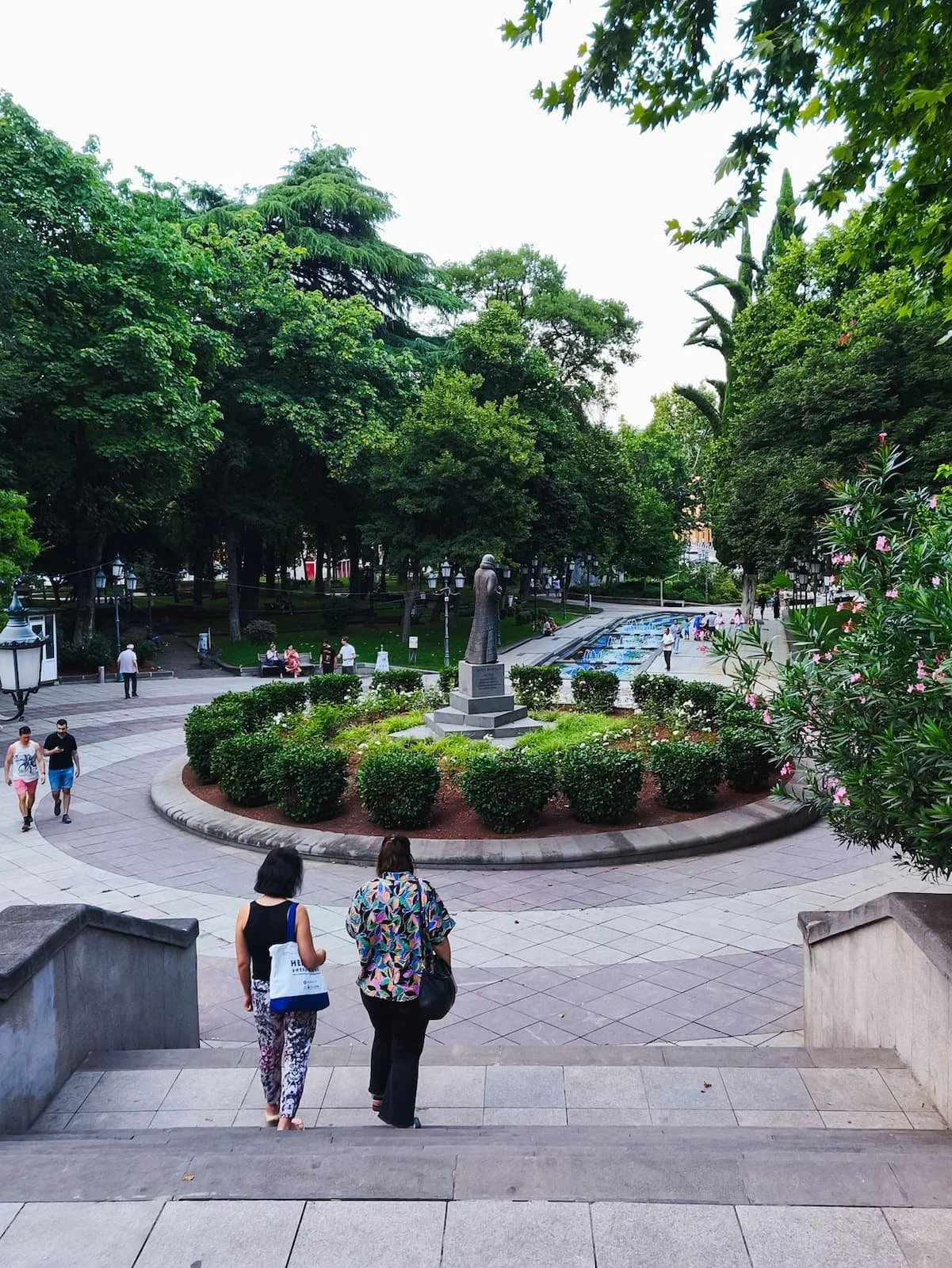 9 April Park