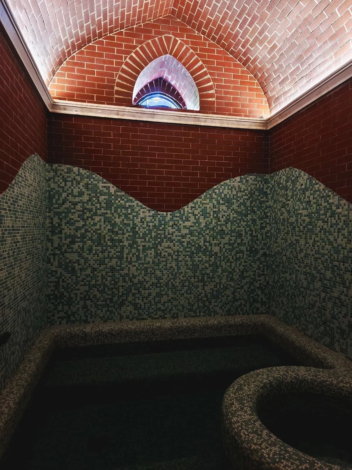 Room 4 hot and cold pools