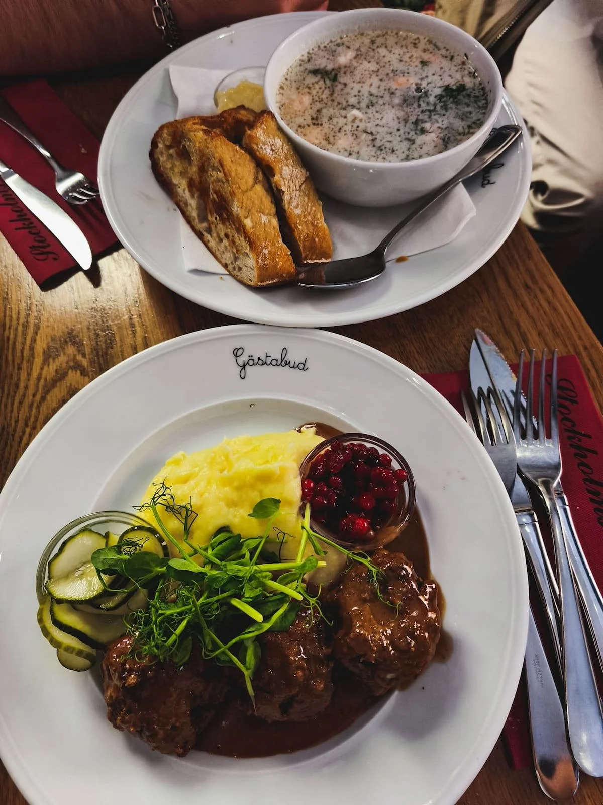 stockholms-gastabud-meatballs-seafood-soup.jpg