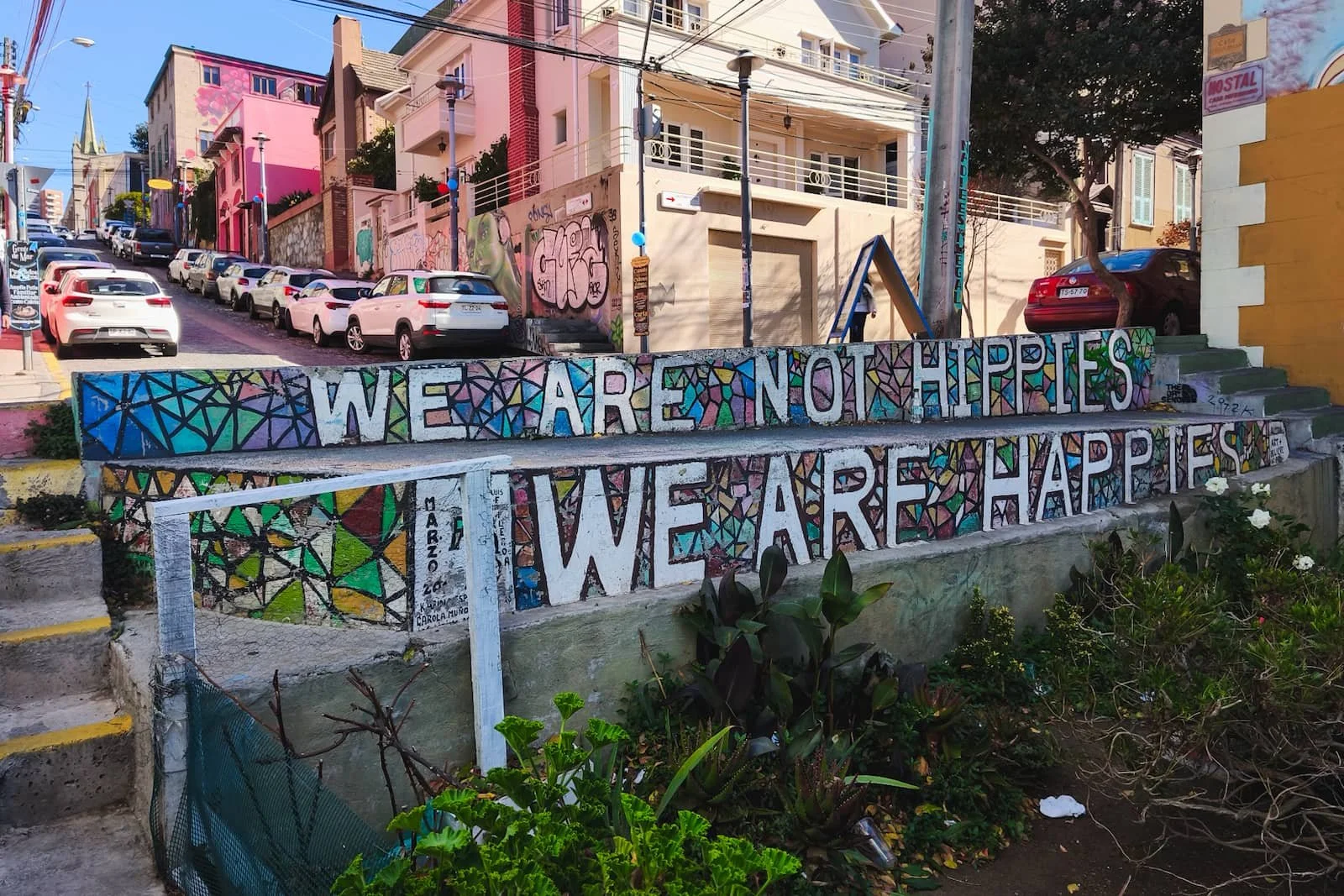 “We are not Hippies; We are Happies” mural at the top of Escalera Templeman on Cerro Alegre, Valparaíso.