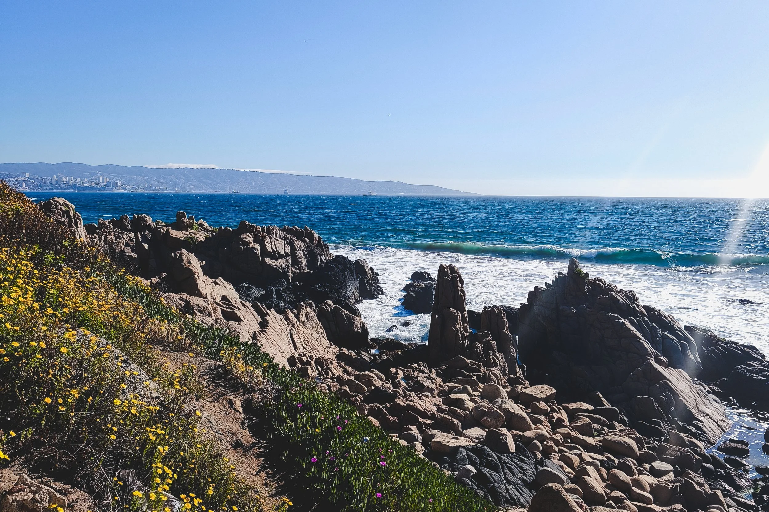 Ocean view from coastal cliffside path from Reñaca back to Viña.