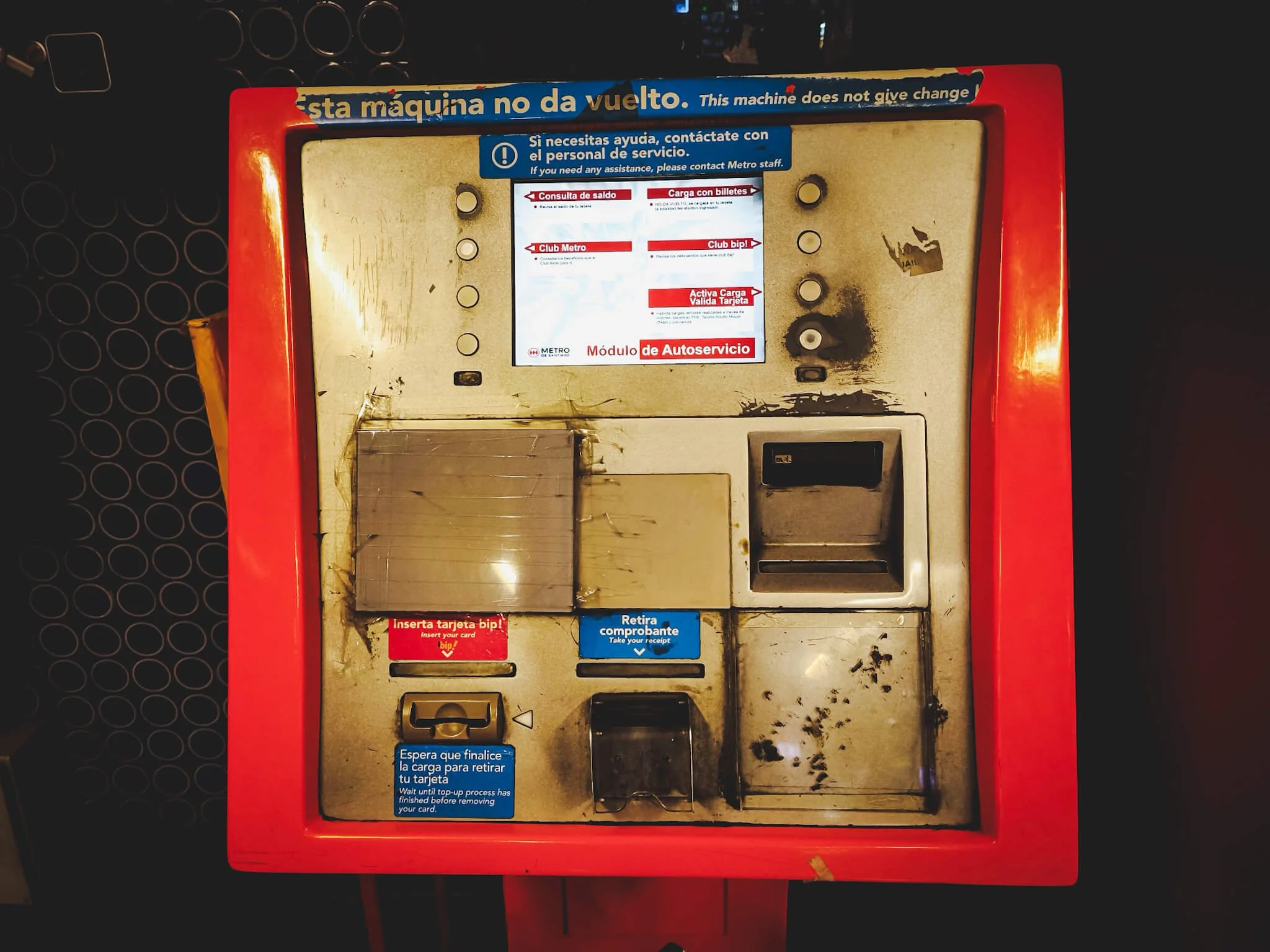 Bip! card reload machine at metro Universidad Católica, Santiago metro.