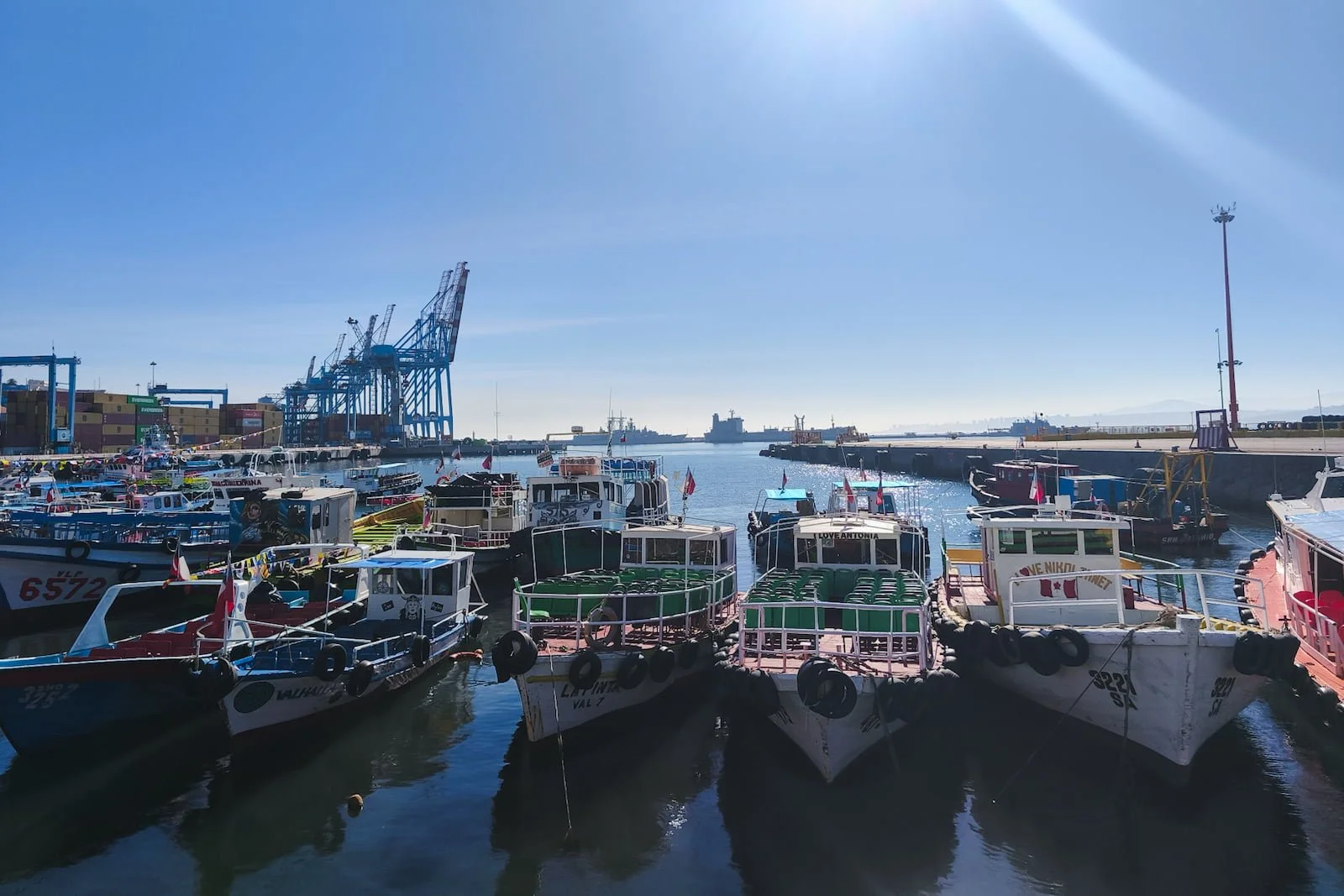 Busy port area with harbor and boat views in Valparaíso.