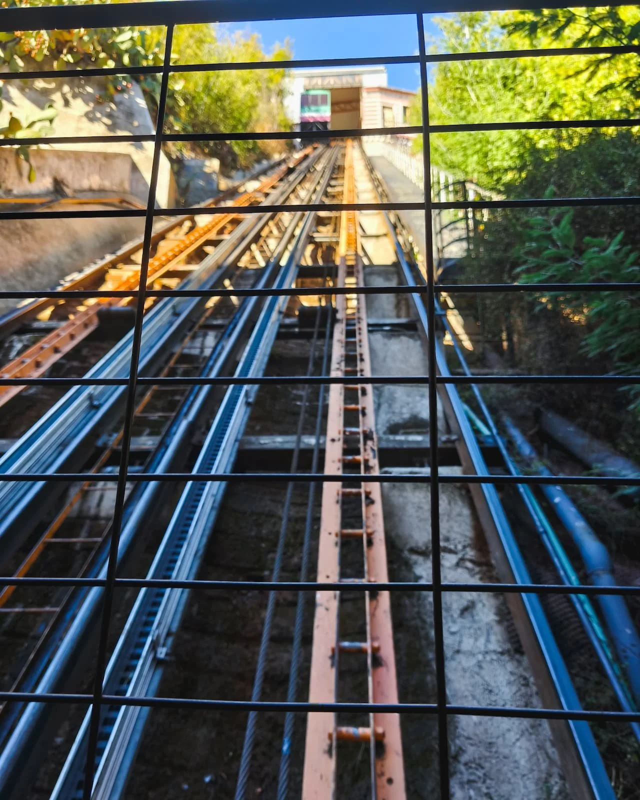 Historic Ascensor El Peral descending toward the lower city in Valparaíso.