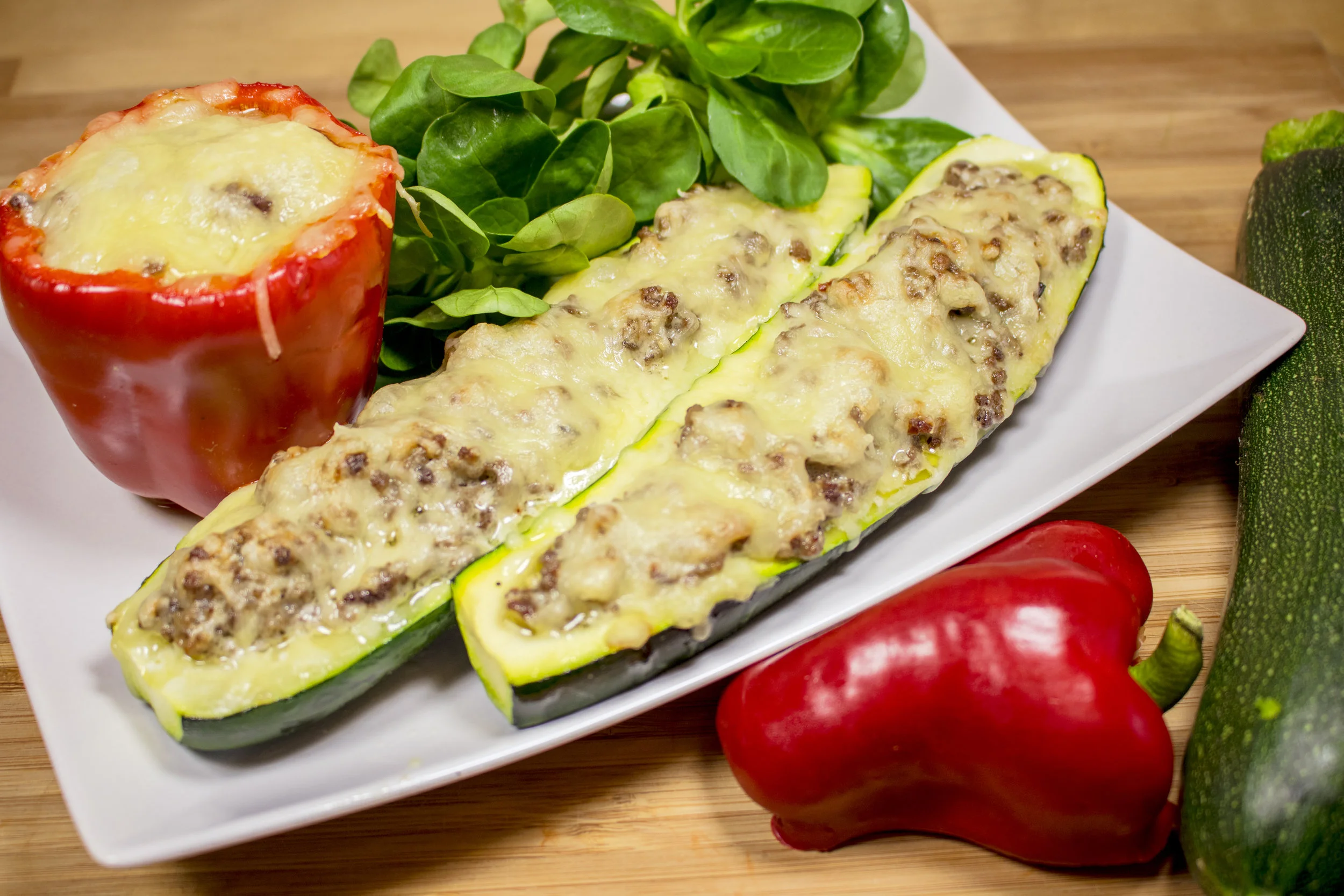 Gefüllte Zuchini und Paprika - LOW CARB 