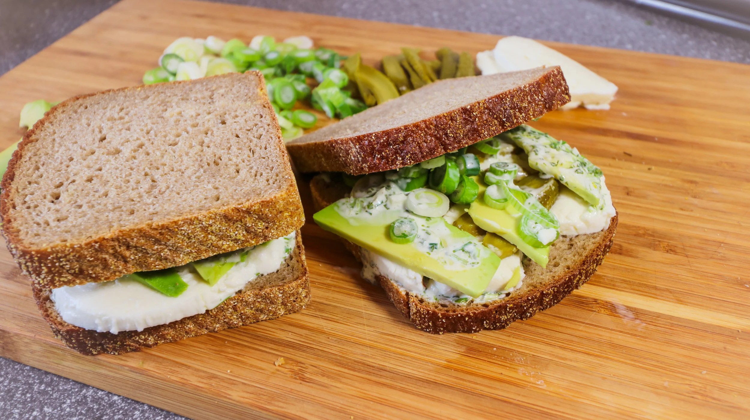 Grüne Frühlingssandwiches - VEGETARISCH SNACK 