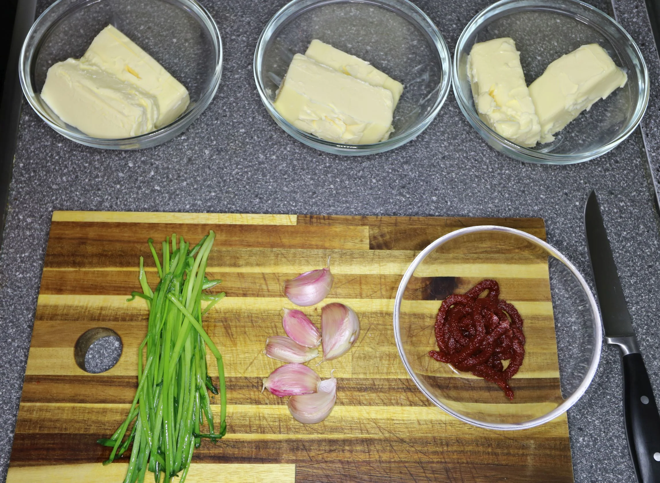 BASICS: Kräuterbutter selbst machen- Schnittlauchbutter, Knoblauchbutter und Tomatenbutter 