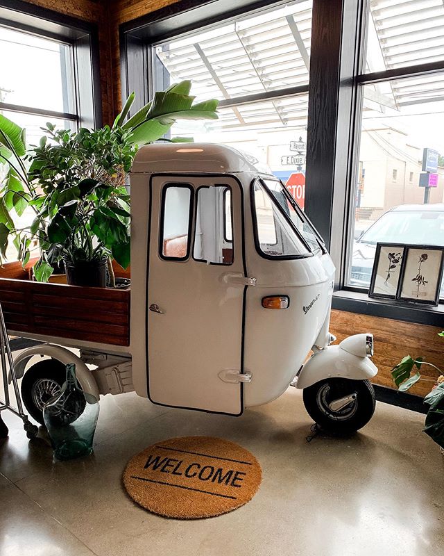 The sweet and spunky sisters at @shopdenizen have set the tone for an awesome day of filming in Elizabethtown! How cute is this place??? 😍
.
#shopourtown #etown #touretown #elizabethtownky #etownky #denizen #shopdenizen #livingetown #etownlife #shop