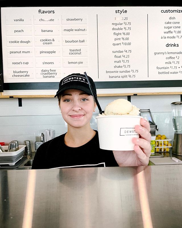 Friendly faces and scoops of DELICIOUS ice cream! @dewstershomemadeicecream was the perfect way to wrap up a day of filming in Elizabethtown!
.
#shopourtown #elizabethtownky #etown #touretown #etownky #kentucky #elizabethtown #kentuckybloggers #thisi