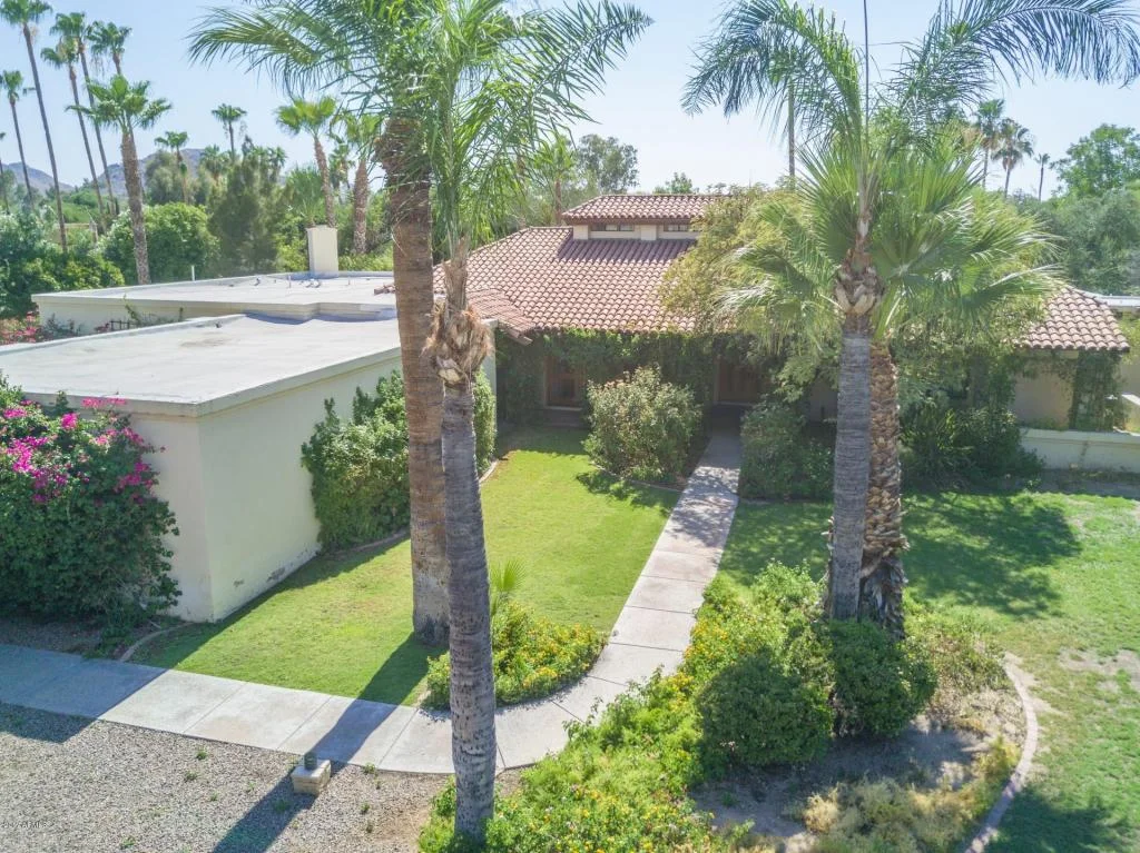   10450 N 52ND STREET PARADISE VALLEY, AZ    4 bed 2.5 bath 3,926 sq ft 0.98 acre    Listing Price $1,450,000  