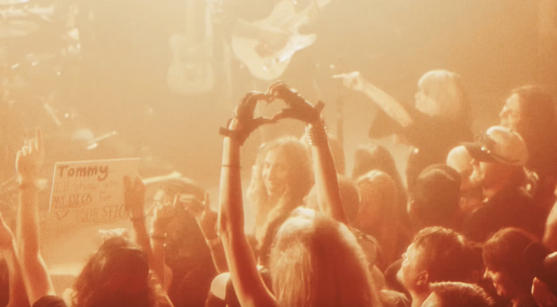 MÖTLEY CRÜE RAISES $350K FOR COVENANT HOUSE THROUGH THE MÖTLEY CRÜE GIVEBACK INITIATIVE