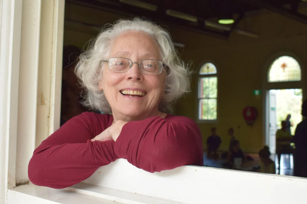 BONNIE BAINBRIDGE COHEN Bonnie is a movement artist, researcher, educator, therapist and developer of the Body-Mind Centering® approach to movement and consciousness- an exploration of how we embody our body systems, tissues and cells, and our developmental movement patterns and embryology. Her work has influenced the fields of dance, bodywork, yoga, body psychotherapy, infant and child development. She is the author of several celebrated books and DVDs on dance, embodied anatomy and working with children and special needs. bodymindcentering.com