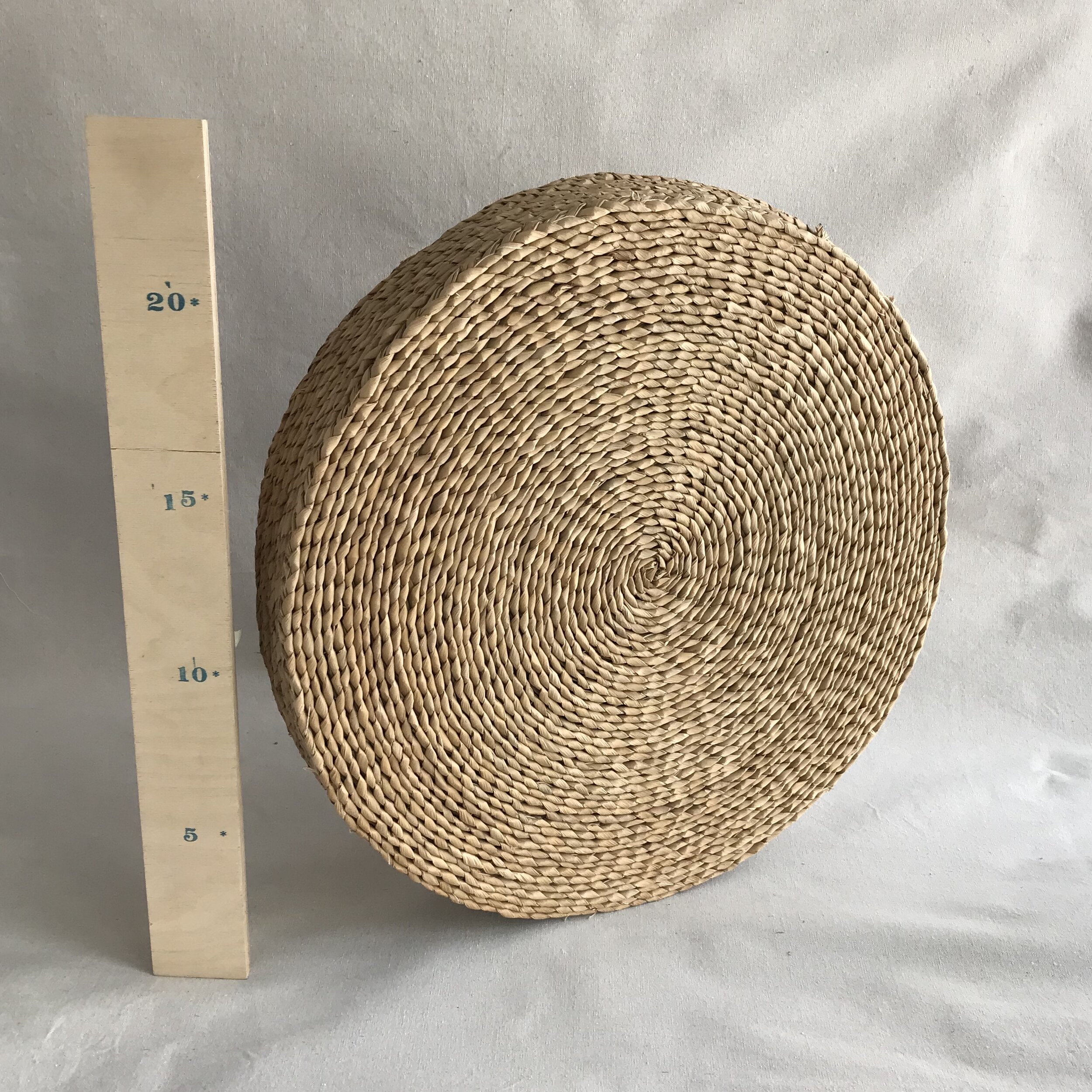 Woven 22" round