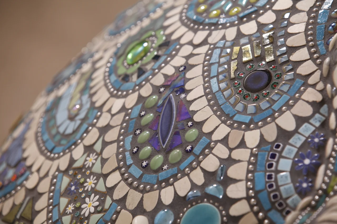 035-Elaine-Summers-Vashon-Mosaic-Art-PizzaOven-Neptuna-closeup.jpg