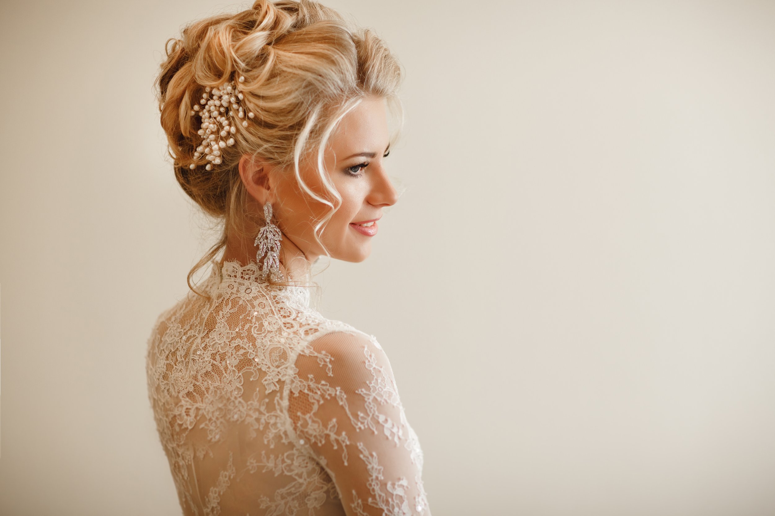 Amazing Wedding Hairstyles to Complement Your Wedding Dress