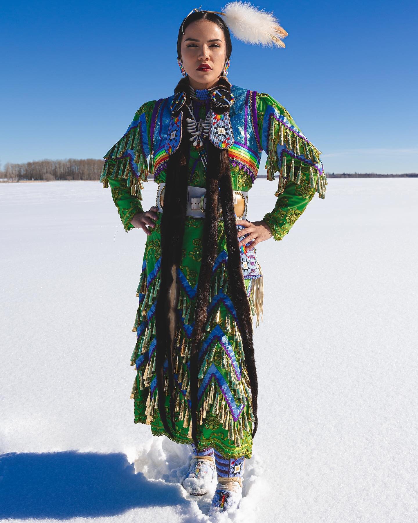 Plains Cree runs through my veins.
A love for nature runs through my soul. 

Feel the earth, protect the earth. 

Model: @briannabuffalo 
Photographer: @indigenality_photography 

#plainscree #pipon #m&icirc;yoskamik #winter #spring #plains #jingledr