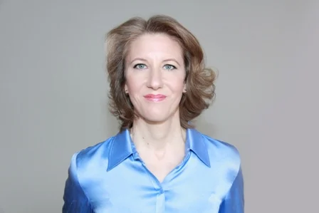 MONIQUE BLOKZYL | INTERNATIONALLY AWARDED ENTREPRENEUR AND SPEAKER Offering organizations the tools, programs, speeches and workshops. Together with an expert team of industry leaders around the world, Monique provides what you need as an organizational leader to speak with impact and make a difference in your marketplace. She is an international speaker, trainer, coach and published author. AWARDED TOASTMASTER CONTESTANT Monique has won the Public Speaking Toastmasters competition twice on European level, and have shared the stage with motivational speakers like Sheryl Roush, political leaders like the US foreign minister John Kerry, the Malaysia Prime Minister Najib Razak and the former European Council President Herman Van Rompuy, and outstanding entrepreneurs like Branding Strategist Runa Magnus, JUMP founder Isabella Lenarduzzi, and many others. Her podcast regularly attracts thousands of listeners from more than 60 countries. MONIQUE MISSION To inspire and empower 1 Million people to turn their business idea into a profitable enterprise, and to scale it up globally … so we make life worth living for billions of people. CO-FOUNDER THE NETWORK FOR TRANSFORMATIONAL LEADERS