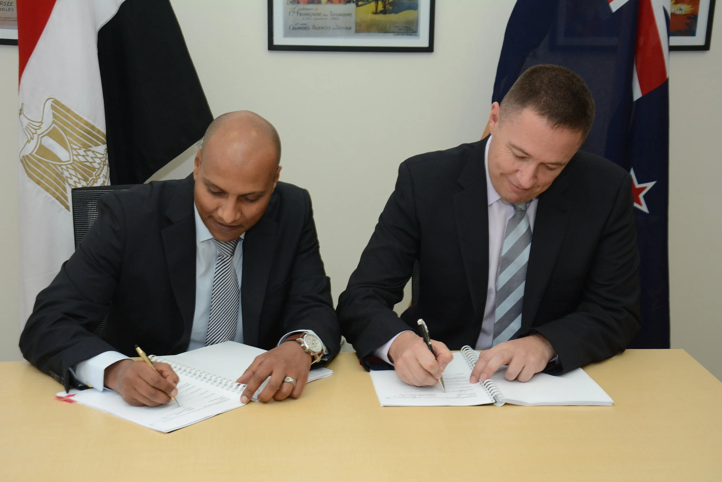 Egyptian master franchiseeYasser Hamed (left) Cooks Global Foods Executive Director Stuart Deeks execute the agreement at the New Zealand embassy in Cairo. 