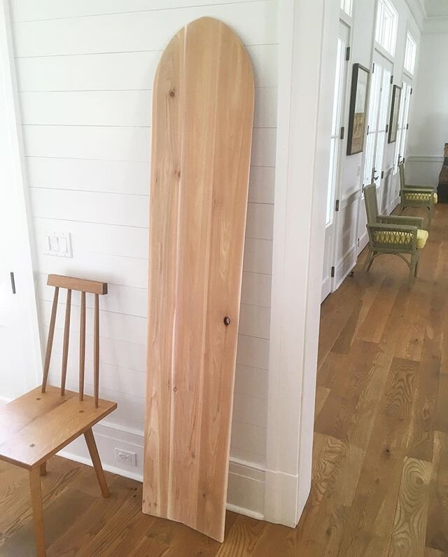 Red cedar alaia ~ few coats of oil then we&rsquo;ll see how she goes in these short period gulf windswells

#alaia #nofins #30a